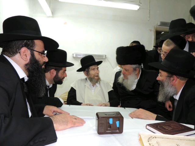 חול המועד פסח: המונים עלו אל מרן הגראי"ל שטיינמן