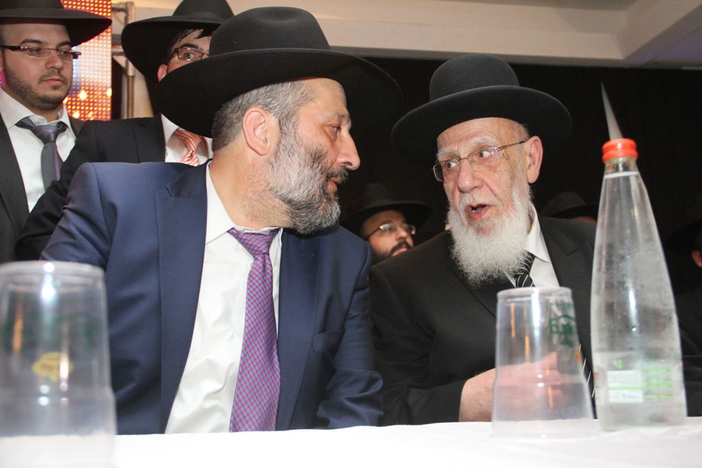 תיעוד: אלפים הקבילו את פניו של הראשל"צ הגר"י יוסף