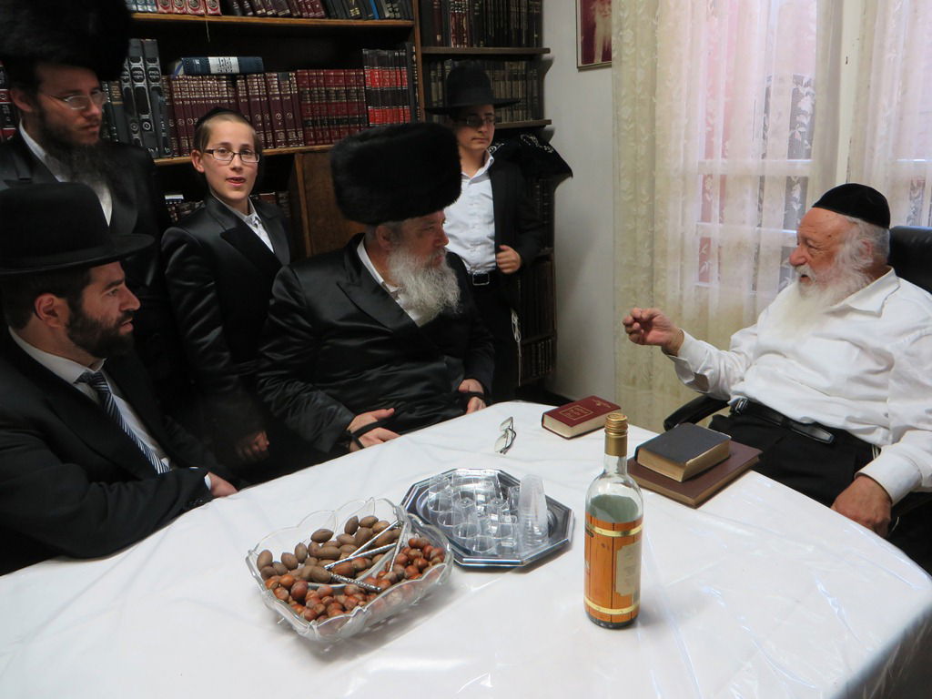 תיעוד מסכם: חג הפסח של הגרב"ד פוברסקי - שיעורי תורה וביקורי חג