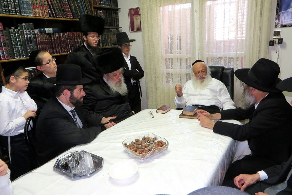 תיעוד מסכם: חג הפסח של הגרב"ד פוברסקי - שיעורי תורה וביקורי חג