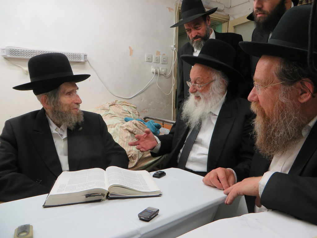 תיעוד מסכם: חג הפסח של הגרב"ד פוברסקי - שיעורי תורה וביקורי חג