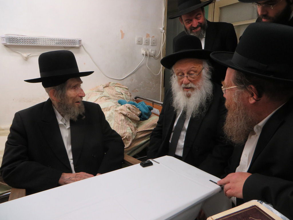 תיעוד מסכם: חג הפסח של הגרב"ד פוברסקי - שיעורי תורה וביקורי חג