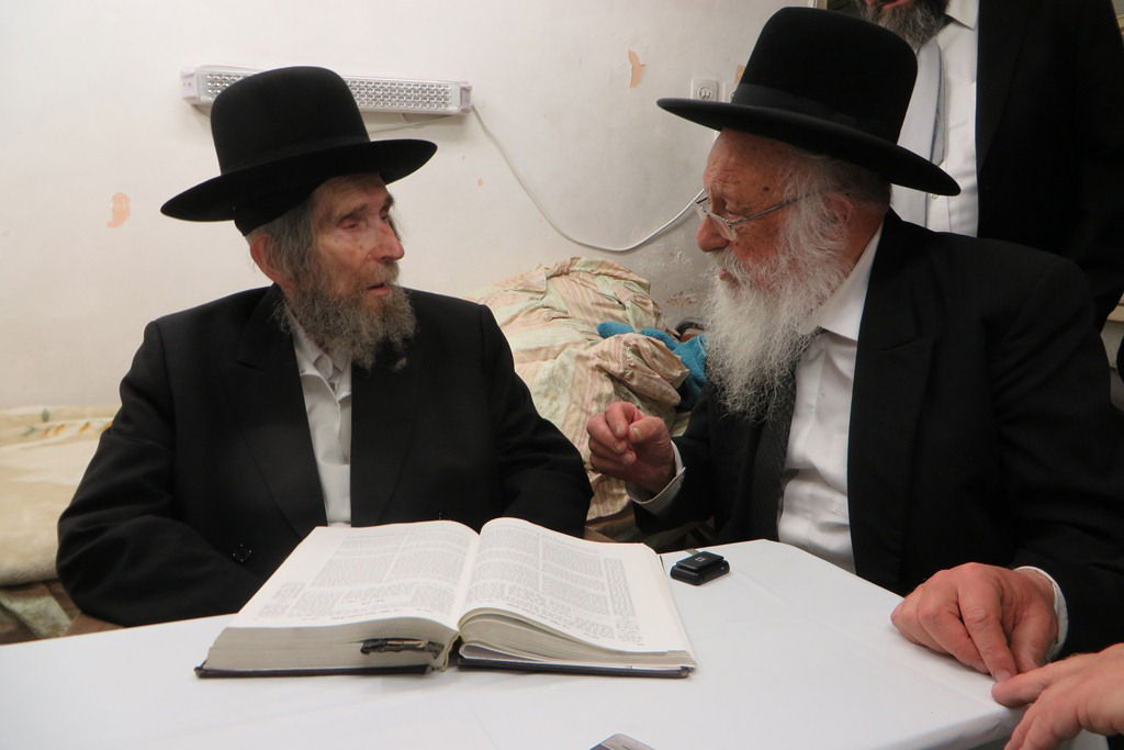 תיעוד מסכם: חג הפסח של הגרב"ד פוברסקי - שיעורי תורה וביקורי חג