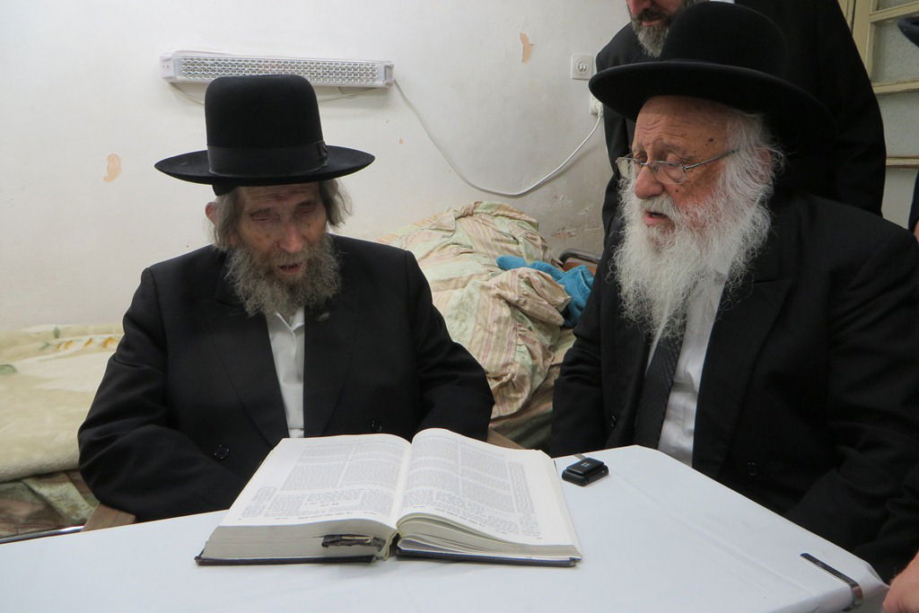 תיעוד מסכם: חג הפסח של הגרב"ד פוברסקי - שיעורי תורה וביקורי חג