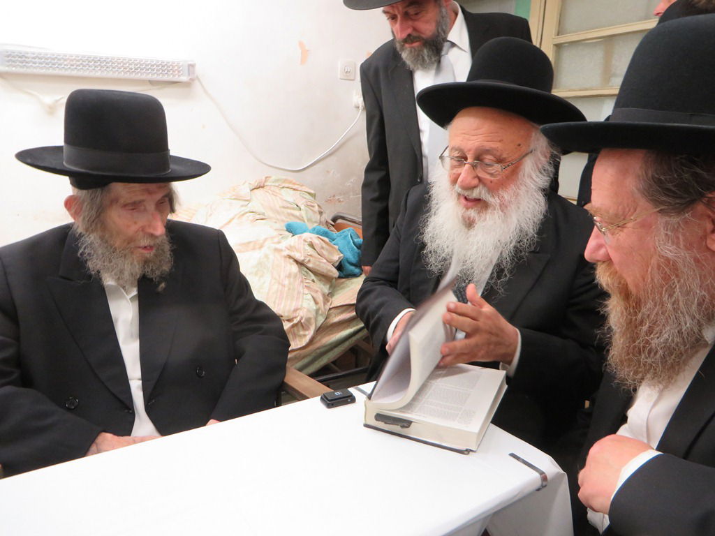 תיעוד מסכם: חג הפסח של הגרב"ד פוברסקי - שיעורי תורה וביקורי חג