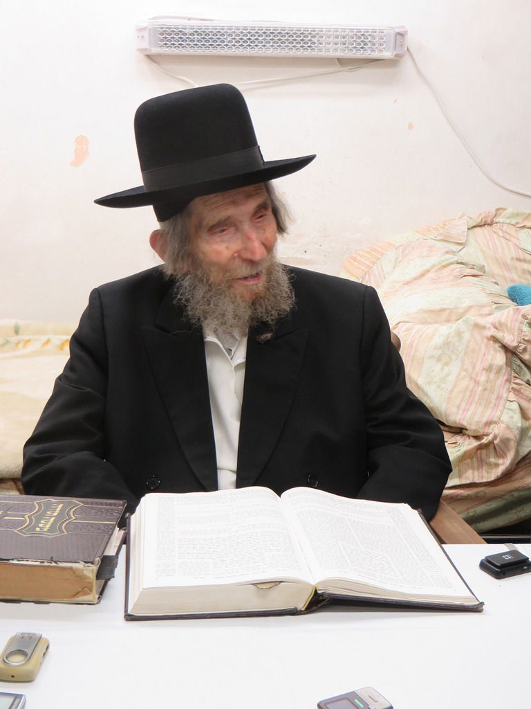 תיעוד מסכם: חג הפסח של הגרב"ד פוברסקי - שיעורי תורה וביקורי חג