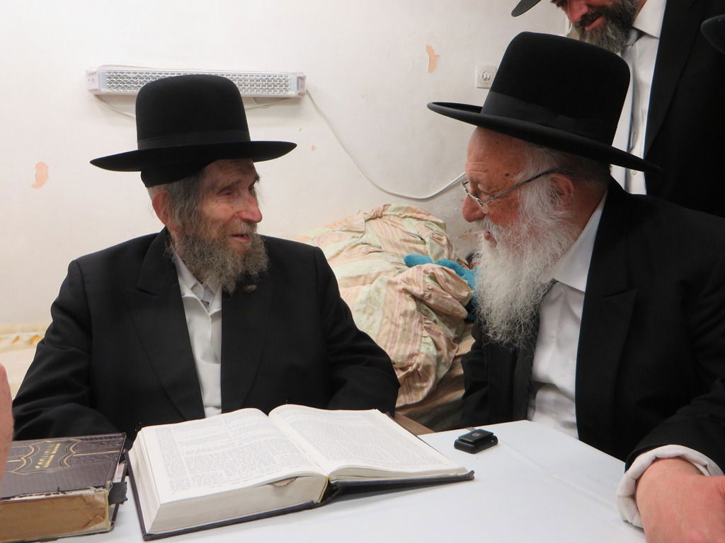 תיעוד מסכם: חג הפסח של הגרב"ד פוברסקי - שיעורי תורה וביקורי חג