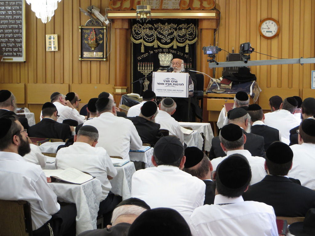 תיעוד מסכם: חג הפסח של הגרב"ד פוברסקי - שיעורי תורה וביקורי חג