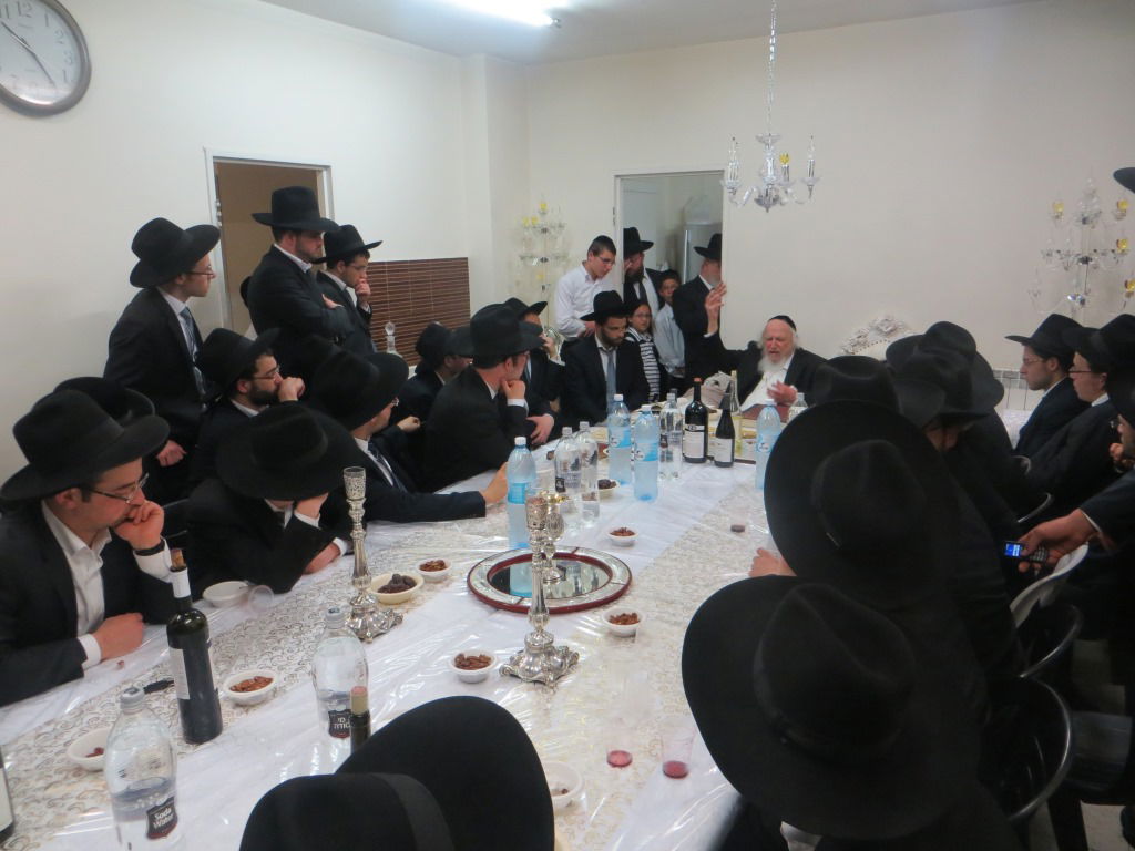 תיעוד: פסח אצל הגאון רבי שמואל אוירבך