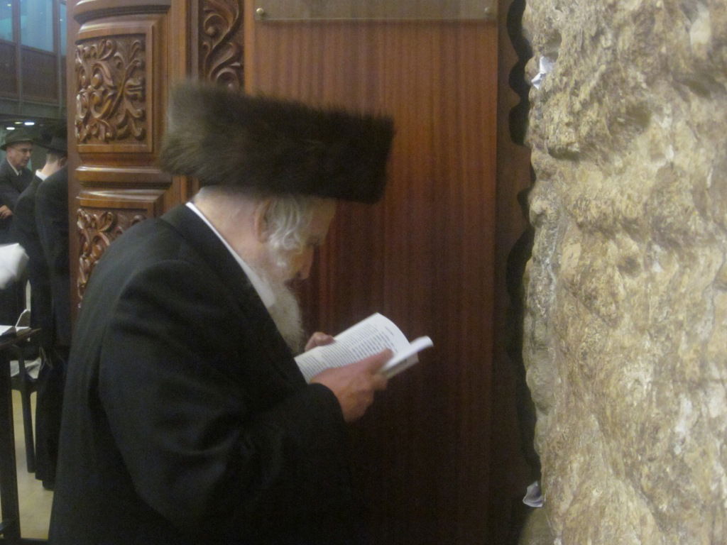 תיעוד: פסח אצל הגאון רבי שמואל אוירבך