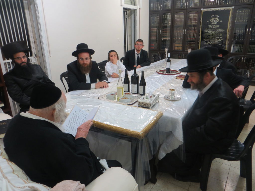 תיעוד: פסח אצל הגאון רבי שמואל אוירבך