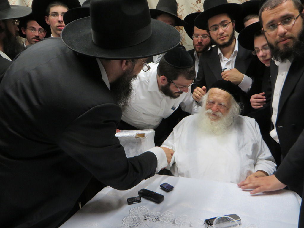 צפו:  הכתרת הרב יעקב סטפנסקי לראש ישיבת "תורה בתפארתה"