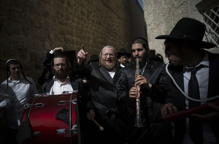 תמונות: תהלוכת הכלייזמרים בירושלים