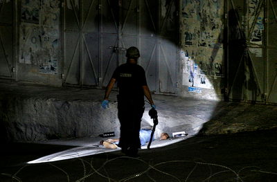 חברון: שוטרי מג"ב תועדו בועטים בפלסטינים