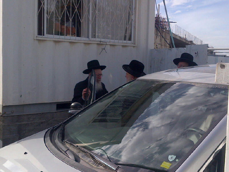 סוגיית ההתייצבות בלשכות הגיוס: האדמו"רים מסלונים וגור נפגשו