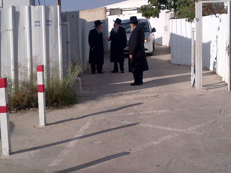 סוגיית ההתייצבות בלשכות הגיוס: האדמו"רים מסלונים וגור נפגשו