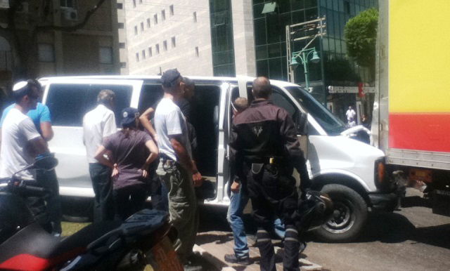 פתח תקווה: מרדף אחר גנבי רכב הסתיים בתאונה