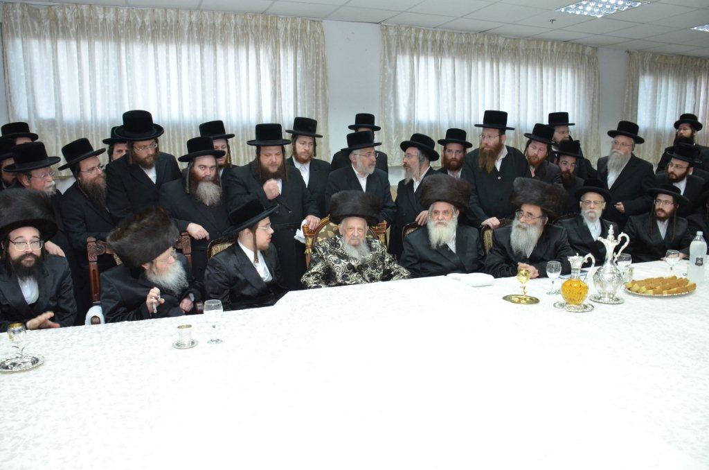 שמחה בסערט ויז'ניץ: נינת הרבי התארסה