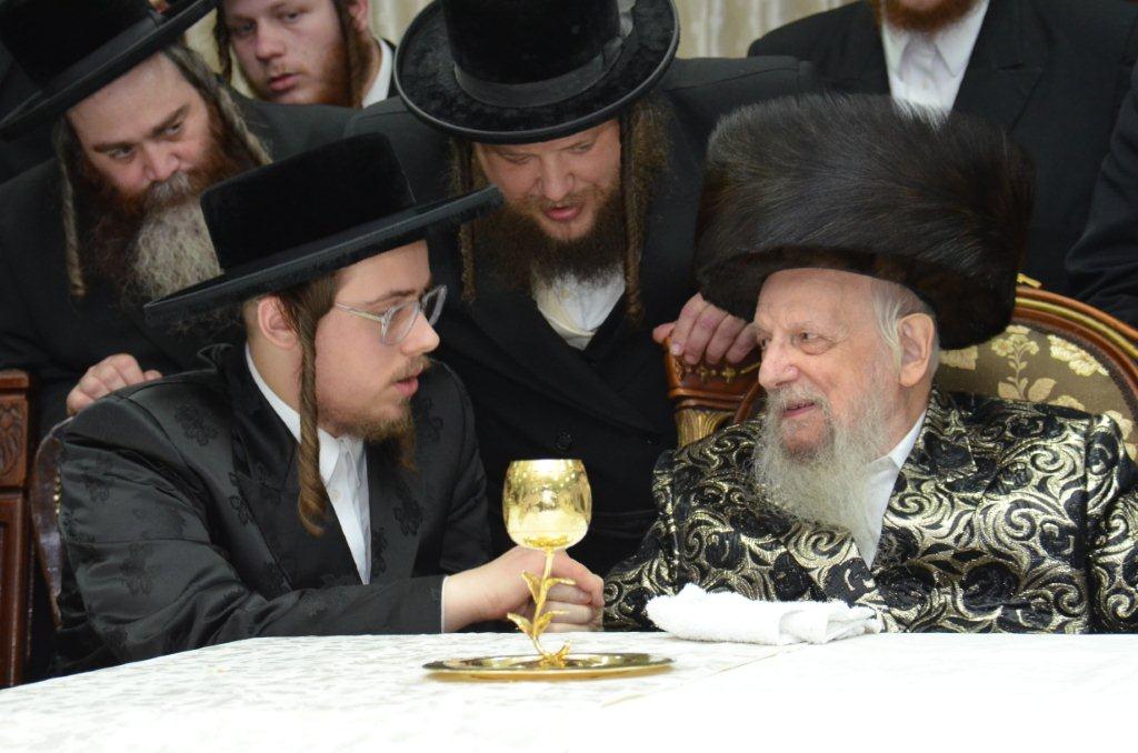 שמחה בסערט ויז'ניץ: נינת הרבי התארסה