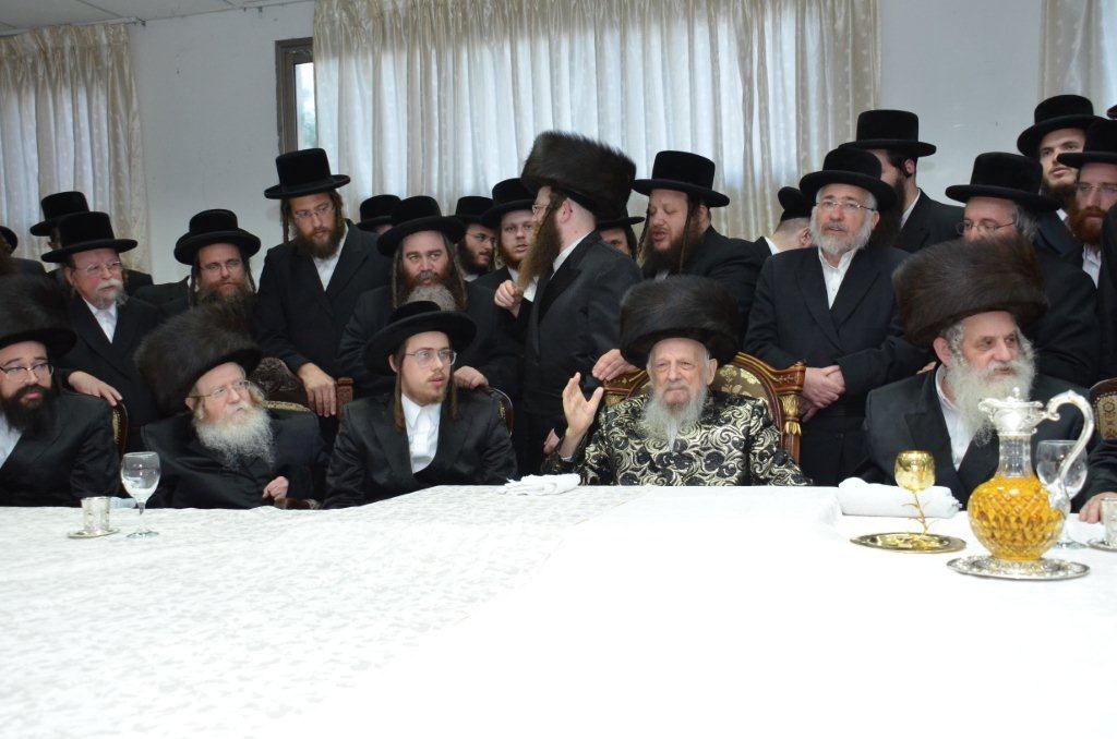 שמחה בסערט ויז'ניץ: נינת הרבי התארסה