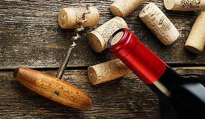 כך תחלצו פקק מבקבוק יין ללא מפתח