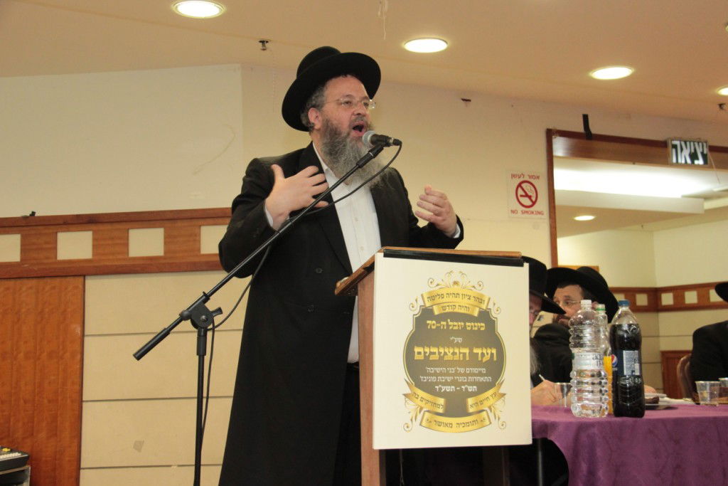 בוגרי פוניבז' התכנסו לעמוד לימין הישיבה • תמונות