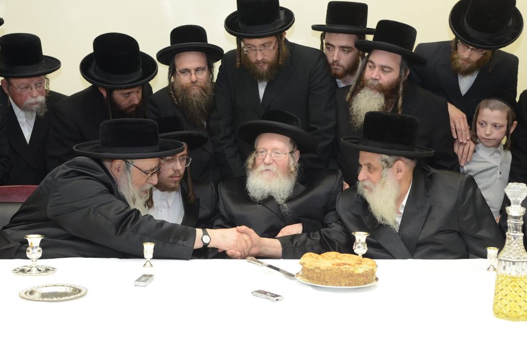 תיעוד ענק: שמחת האירוסין וסעודת הילולא בצאנז