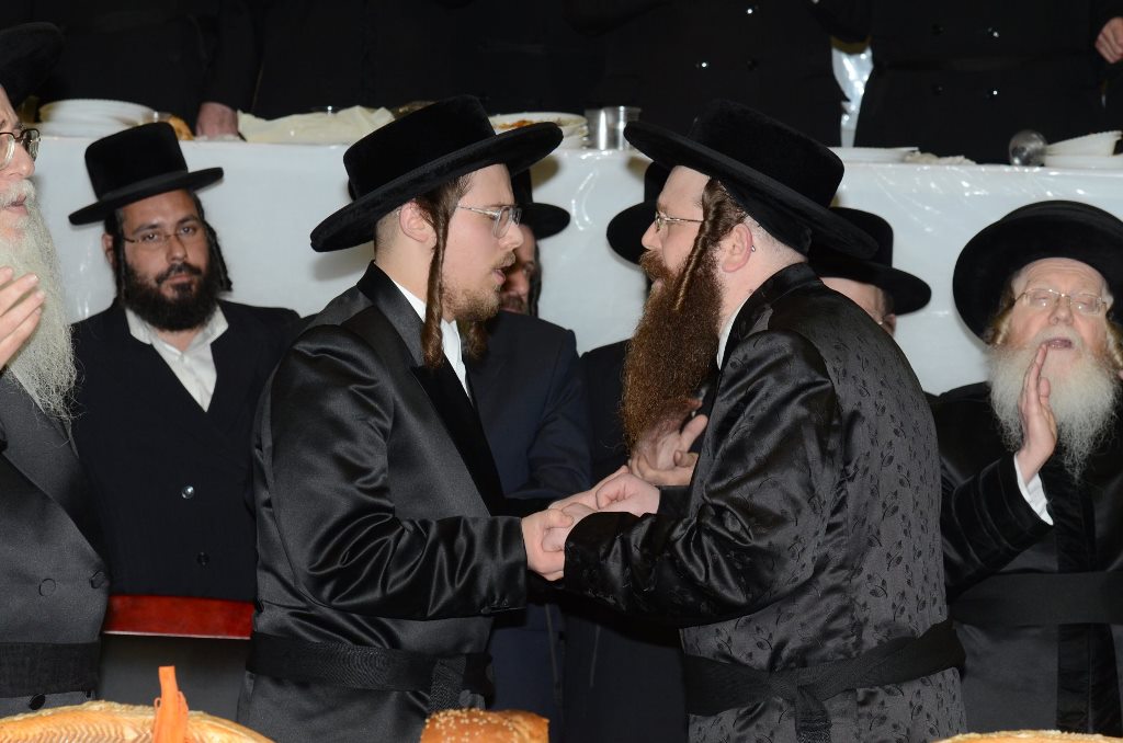 תיעוד ענק: שמחת האירוסין וסעודת הילולא בצאנז