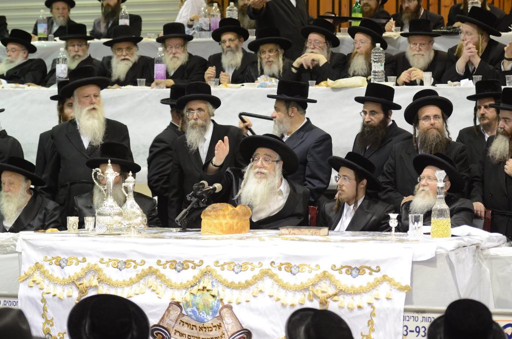 תיעוד ענק: שמחת האירוסין וסעודת הילולא בצאנז