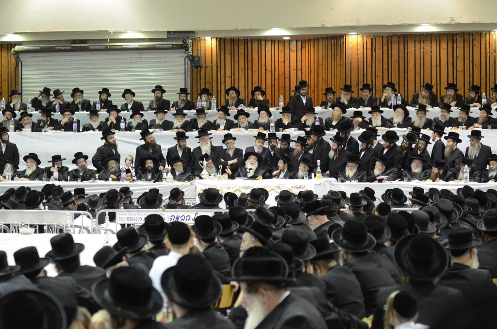 תיעוד ענק: שמחת האירוסין וסעודת הילולא בצאנז