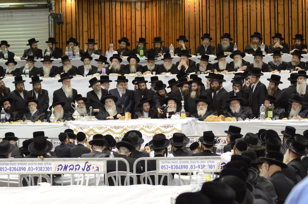 תיעוד ענק: שמחת האירוסין וסעודת הילולא בצאנז