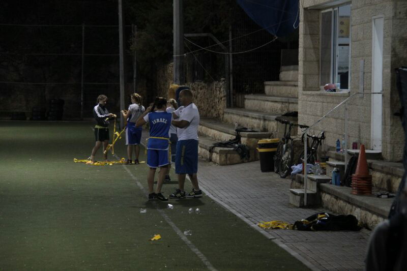 אין רגישות: חילונים שיחקו כדורגל בערב יום השואה