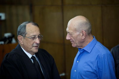 אהוד אולמרט עם עורך דינו אלי זוהר