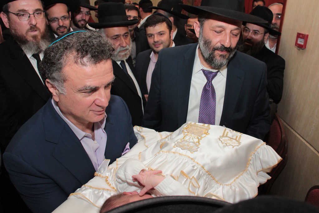 אריה דרעי חגג ברית לנכד, אלי ישי נעדר • תמונות