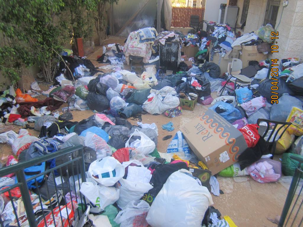 בעלי גמ"ח ביגוד במודיעין עילית: פקחי העירייה הזיקו לנו