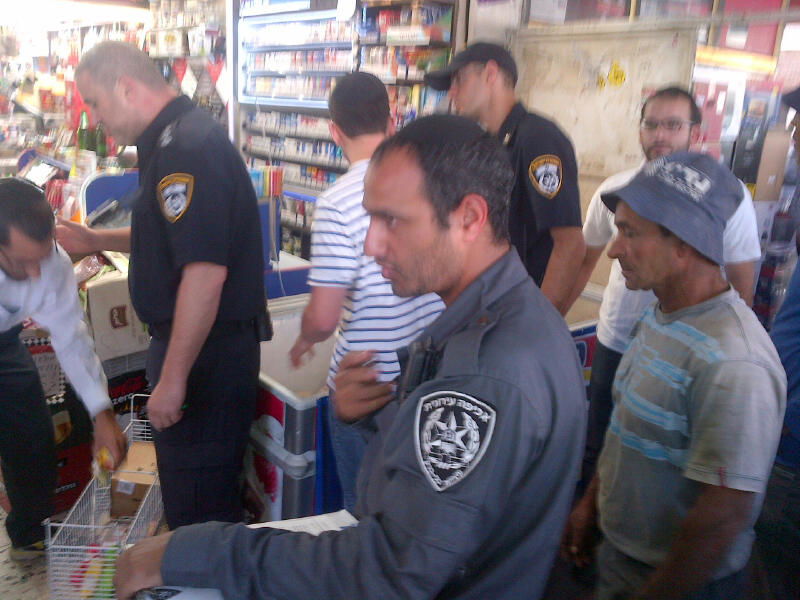 זייברט עושה סדר בבני ברק: פקחים החרימו סחורה מחנויות