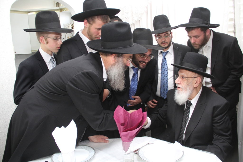 גלריה: הרב שלום כהן שבת בבני ברק