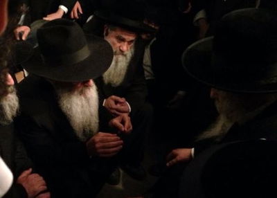 צפו: האדמו"ר מגור ניחם את האחים אבוחצירא