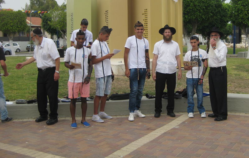 יום הזיכרון בחב"ד: הנחת תפילין להמונים