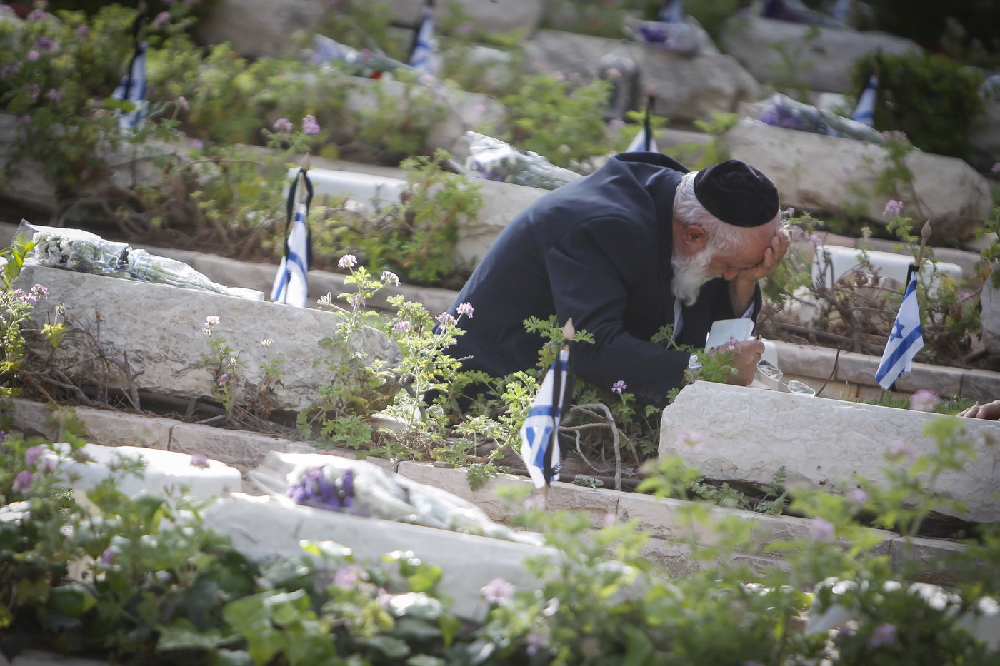תיעוד: דמעות, כאב וגעגוע בבית העלמין בהר הרצל