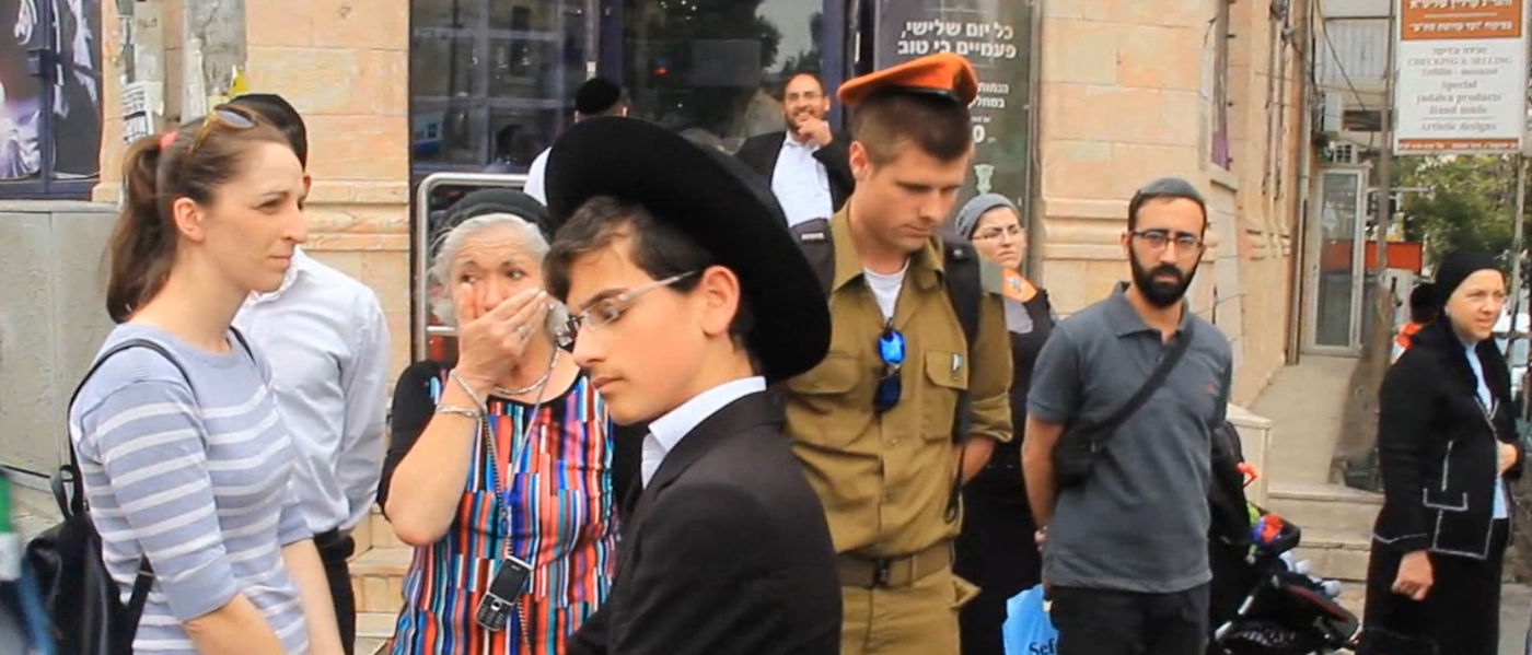 בעת צפירת הזיכרון: חרדית מיררה בבכי בגלל הקיצוניים