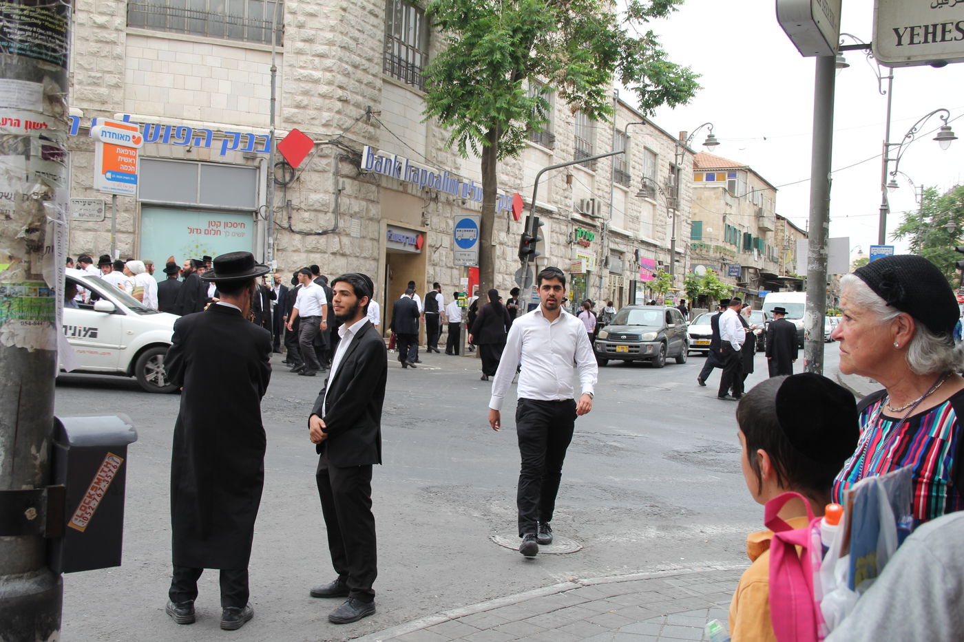 בעת צפירת הזיכרון: חרדית מיררה בבכי בגלל הקיצוניים