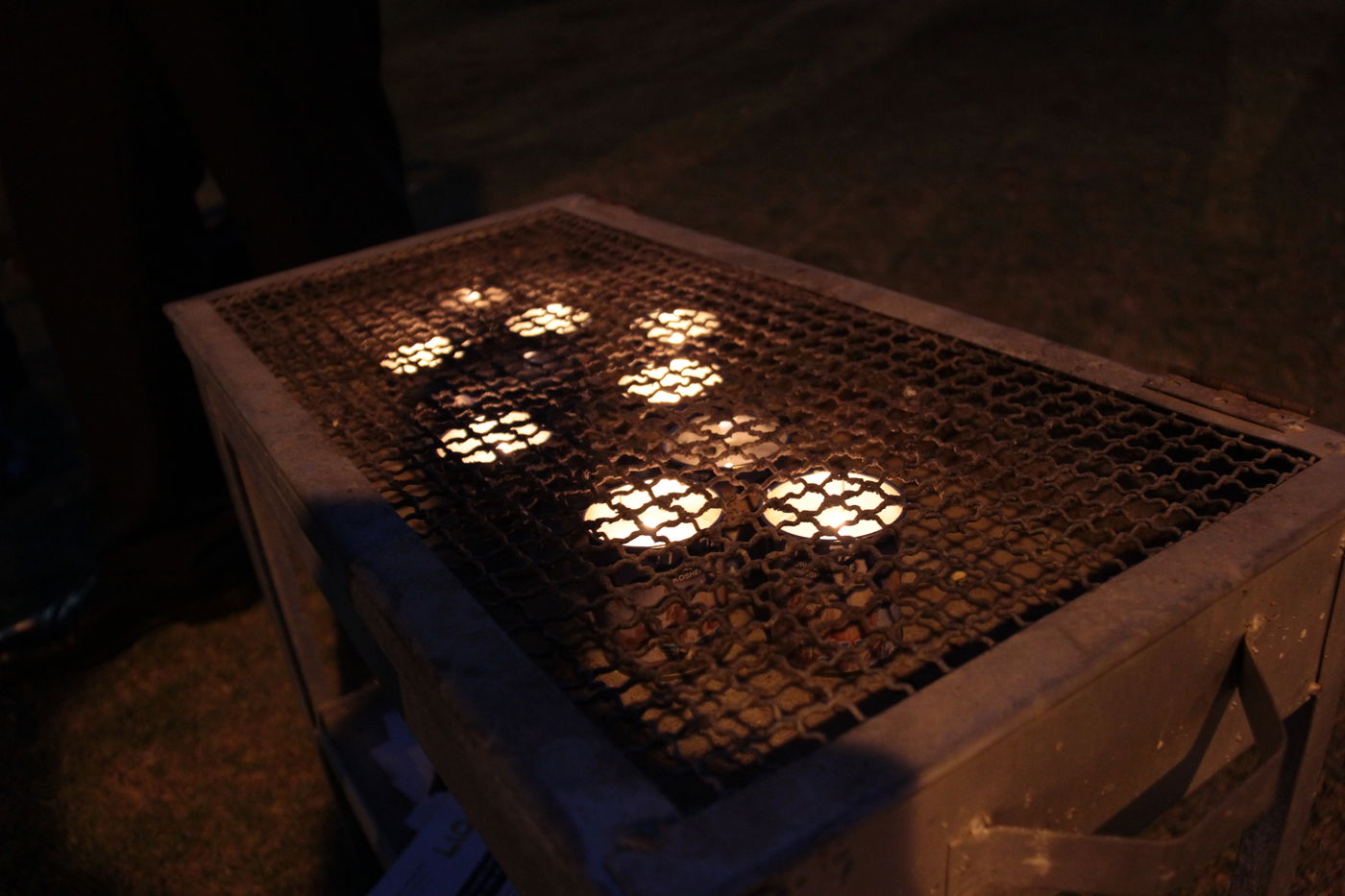 מיוחד: כך נכשל הניסיון החילוני לתעד חרדים ממנגלים בצפירה