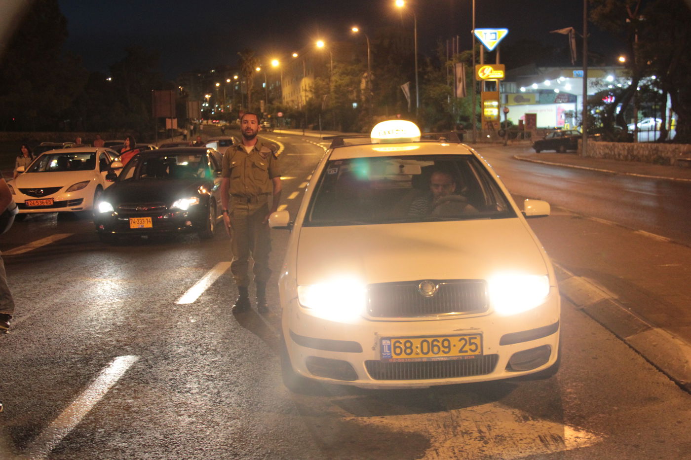 מיוחד: כך נכשל הניסיון החילוני לתעד חרדים ממנגלים בצפירה