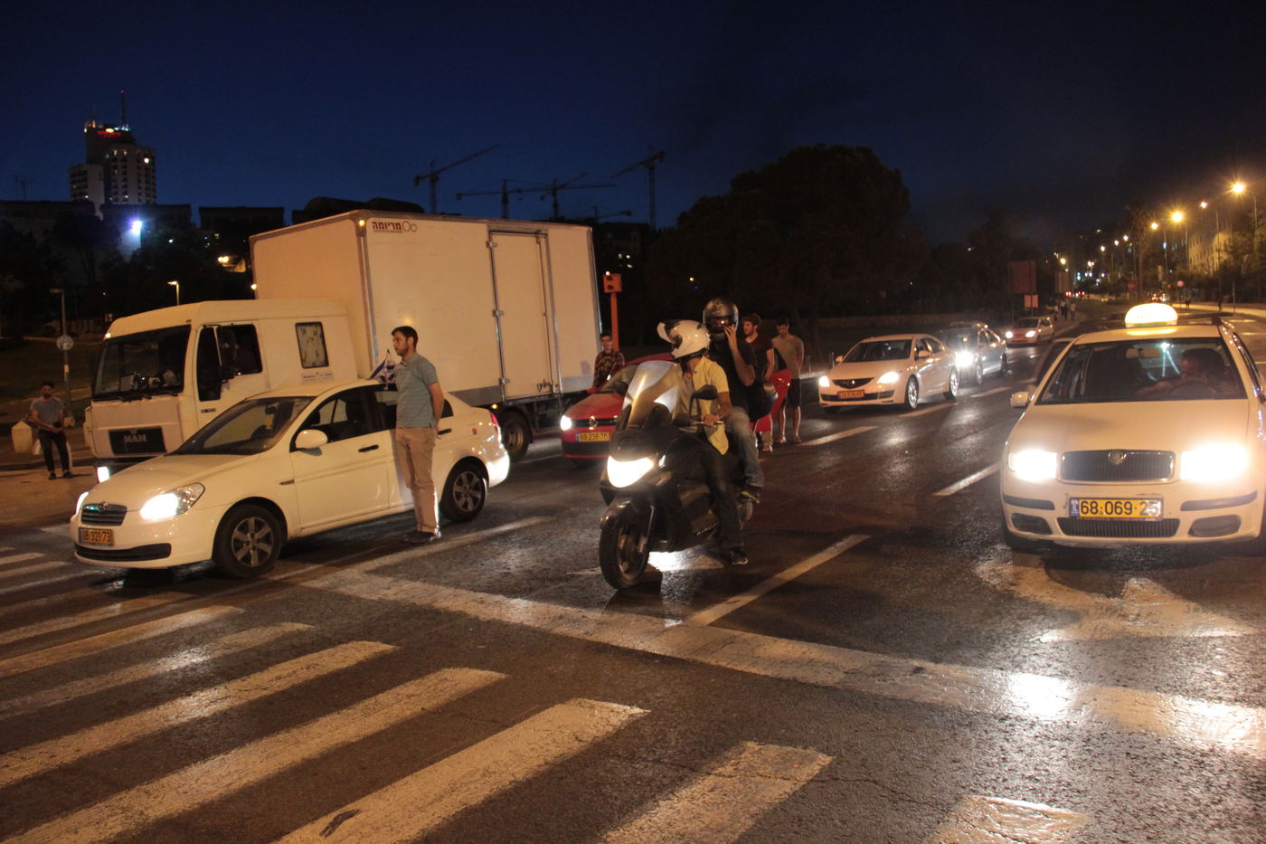 מיוחד: כך נכשל הניסיון החילוני לתעד חרדים ממנגלים בצפירה