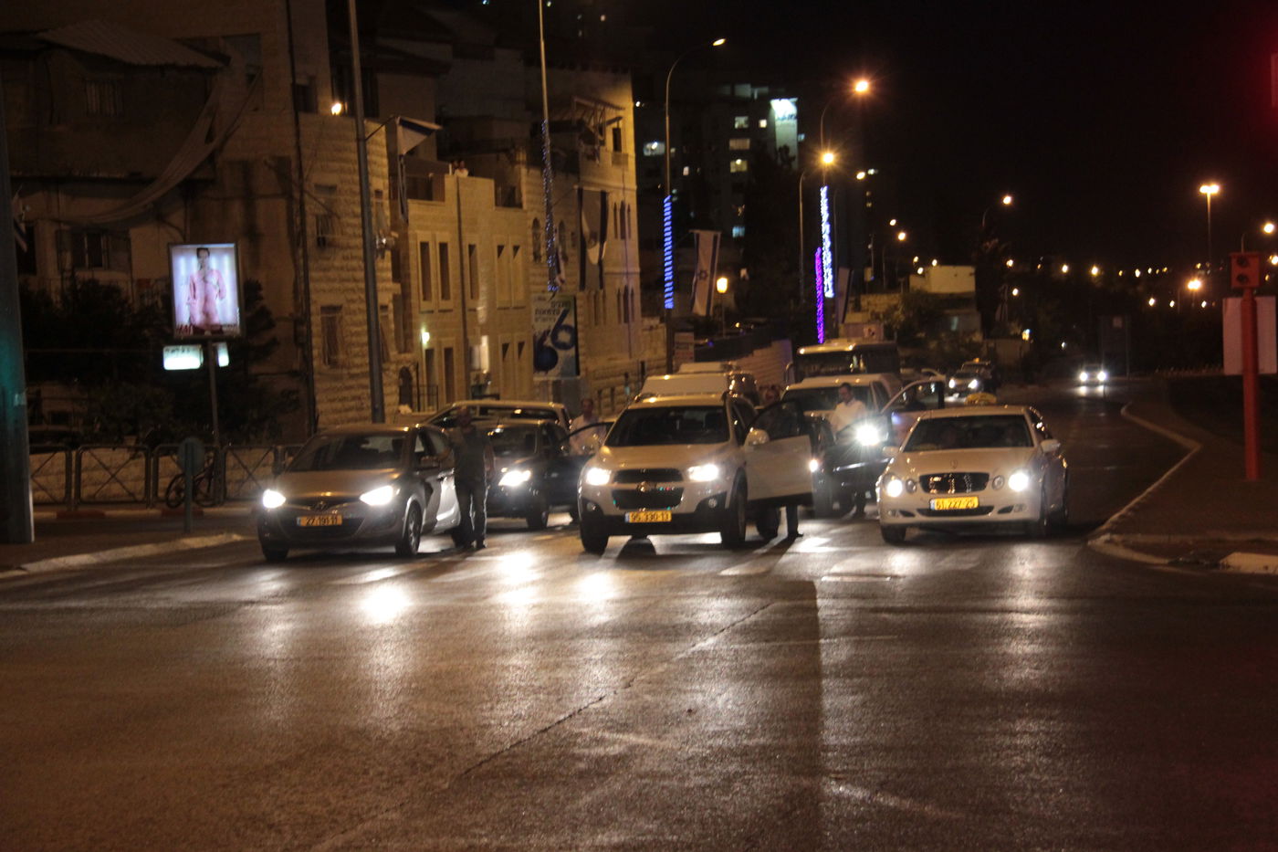 מיוחד: כך נכשל הניסיון החילוני לתעד חרדים ממנגלים בצפירה