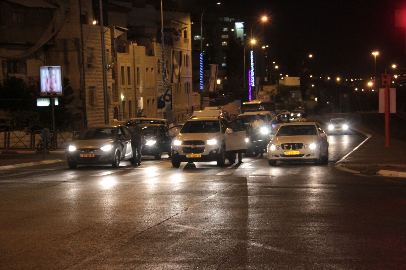 מיוחד: כך נכשל הניסיון החילוני לתעד חרדים ממנגלים בצפירה