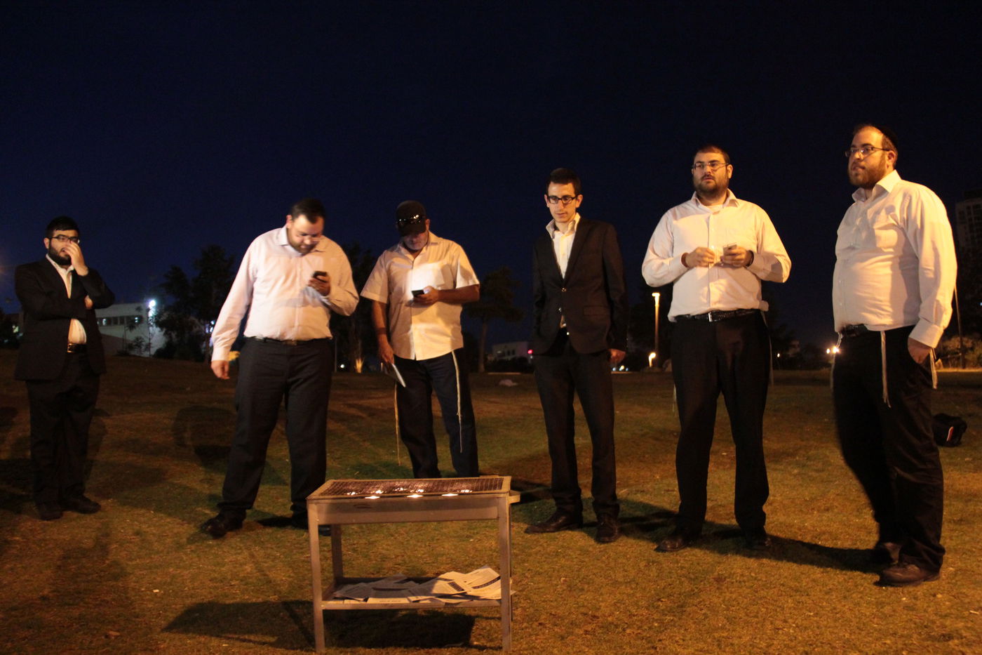 מיוחד: כך נכשל הניסיון החילוני לתעד חרדים ממנגלים בצפירה