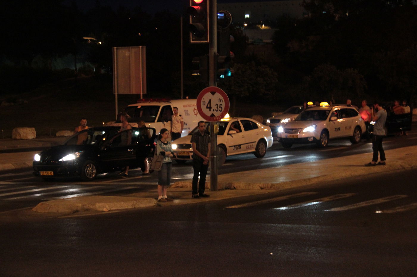 מיוחד: כך נכשל הניסיון החילוני לתעד חרדים ממנגלים בצפירה