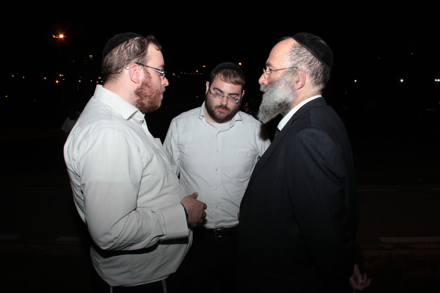 מיוחד: כך נכשל הניסיון החילוני לתעד חרדים ממנגלים בצפירה